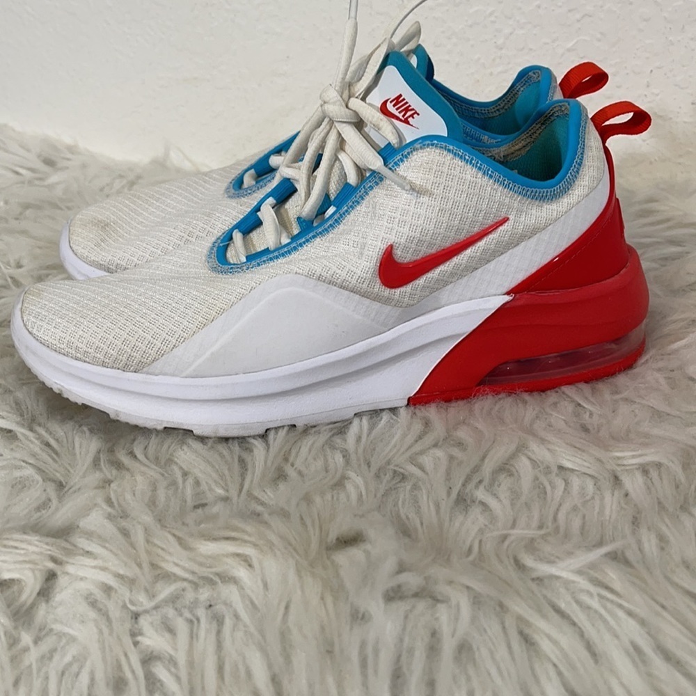 NIKE AIR MAX MOTION 2 RUNNING Size 7 - Picture 5 of 11